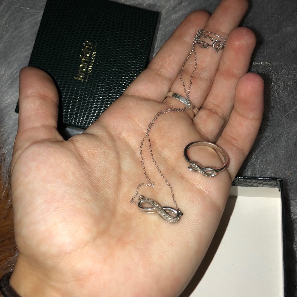 Kranichs infinity jewelry set *MAKE AN OFFER*